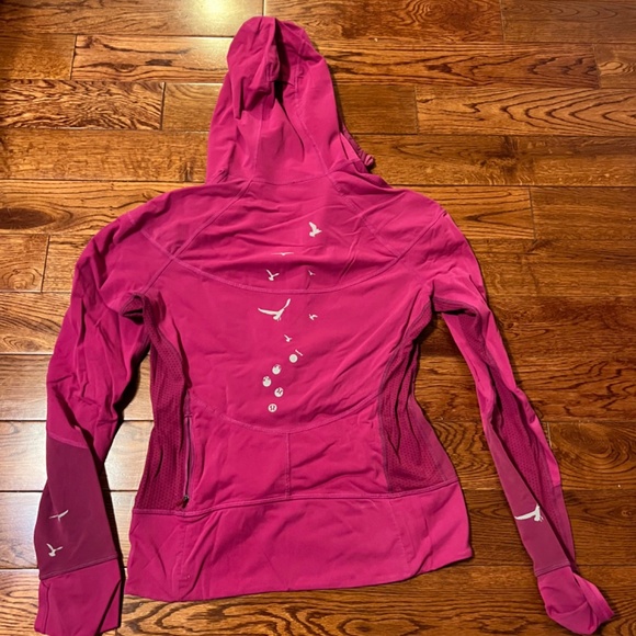 Sz 8 limited edition lululemon running 1/2 zip - Picture 3 of 5